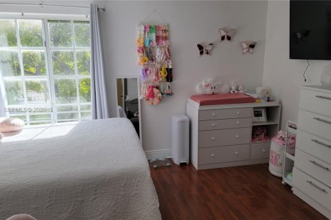 Снять в аренду кондоминиум в Дорал, Флорида 1 спальня, 75.25м2, № 1998661 - фото 7