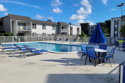 Снять в аренду кондоминиум в Дорал, Флорида 1 спальня, 75.25м2, № 1998661 - фото 24