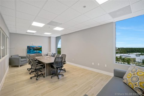 Propiedad comercial en venta en North Miami, Florida № 1985195 - foto 9