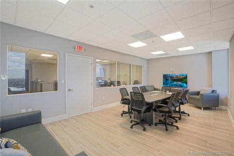 Propiedad comercial en venta en North Miami, Florida № 1985195 - foto 10
