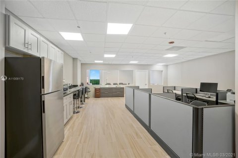 Propiedad comercial en venta en North Miami, Florida № 1985195 - foto 4