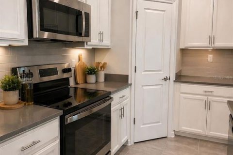 Villa ou maison à louer à Kissimmee, Floride: 4 chambres, 189.89 m2 № 2116695 - photo 3