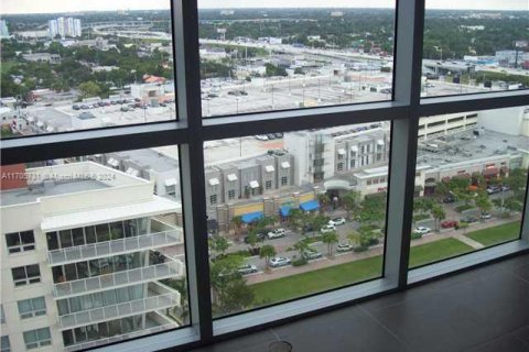 Condo in Miami, Florida, 1 bedroom  № 1933866 - photo 3