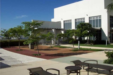 Condo in Miami, Florida, 1 bedroom  № 1933866 - photo 23