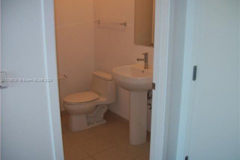Condo in Miami, Florida, 1 bedroom  № 1933866 - photo 17