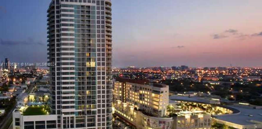 Condominio en Miami, Florida, 1 dormitorio № 1933866