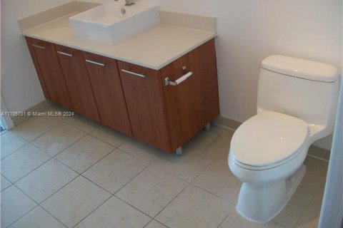 Condo in Miami, Florida, 1 bedroom  № 1933866 - photo 14