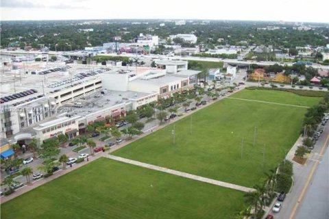 Condo in Miami, Florida, 1 bedroom  № 1933866 - photo 2