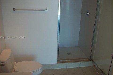 Condo in Miami, Florida, 1 bedroom  № 1933866 - photo 11