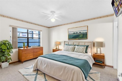 Condo in Hialeah, Florida, 3 bedrooms № 2006648 - photo 14