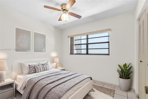 Condo in Hialeah, Florida, 3 bedrooms № 2006648 - photo 20