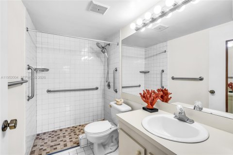 Condo in Hialeah, Florida, 3 bedrooms № 2006648 - photo 17