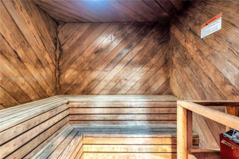 Condo in Hialeah, Florida, 3 bedrooms № 2006648 - photo 29