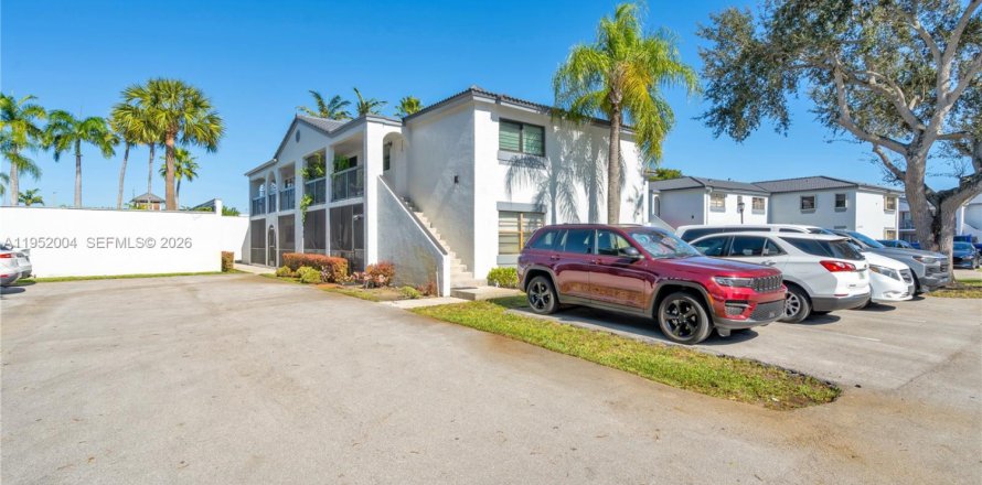 Condo in Hialeah, Florida, 3 bedrooms № 2006648