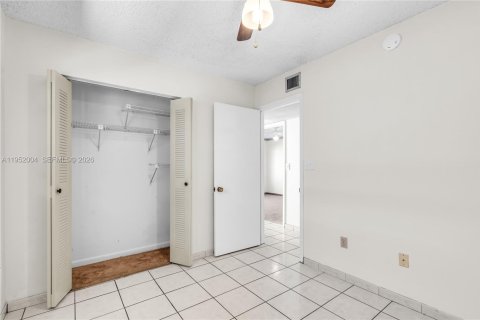 Condo in Hialeah, Florida, 3 bedrooms № 2006648 - photo 22