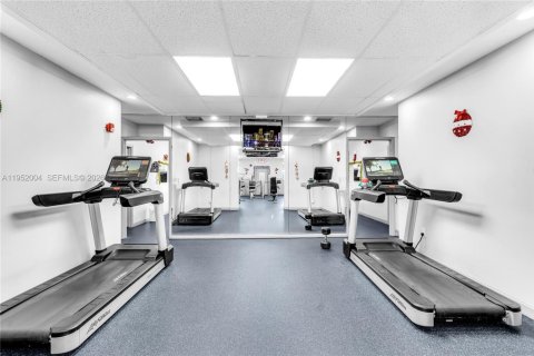 Condo in Hialeah, Florida, 3 bedrooms № 2006648 - photo 27