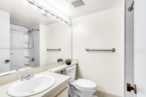 Condo in Hialeah, Florida, 3 bedrooms № 2006648 - photo 23