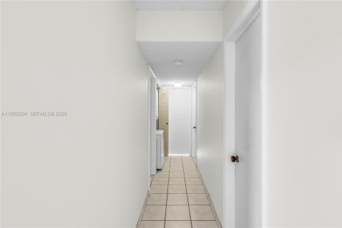 Condo in Hialeah, Florida, 3 bedrooms № 2006648 - photo 10