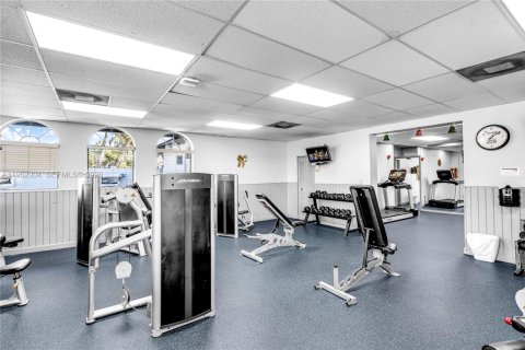 Condo in Hialeah, Florida, 3 bedrooms № 2006648 - photo 26