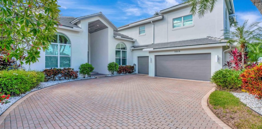 Casa en Port St. Lucie, Florida 5 dormitorios, 448.25 m2 № 2081640
