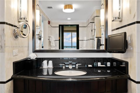Condominio en venta en Miami Beach, Florida, 4 dormitorios, 299.24 m2 № 2039660 - foto 11
