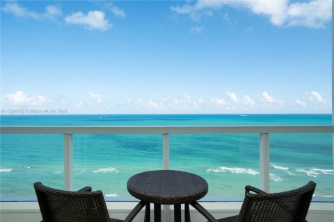 Condominio en venta en Miami Beach, Florida, 4 dormitorios, 299.24 m2 № 2039660 - foto 2