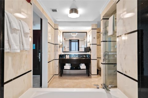 Condominio en venta en Miami Beach, Florida, 4 dormitorios, 299.24 m2 № 2039660 - foto 21