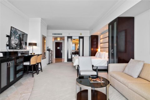 Condominio en venta en Miami Beach, Florida, 4 dormitorios, 299.24 m2 № 2039660 - foto 19