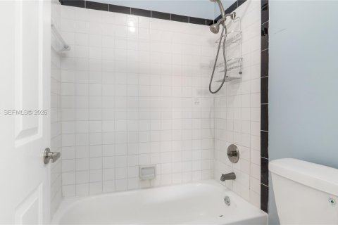 Купить таунхаус в Майами, Флорида 3 спальни, 159.05м2, № 2005455 - фото 20