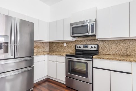 Купить таунхаус в Майами, Флорида 3 спальни, 159.05м2, № 2005455 - фото 8