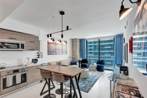 Кондоминиум с 1 спальней в Майами, Флорида № 2005057