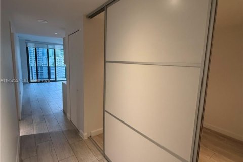 Condo in Miami, Florida, 1 bedroom  № 2010373 - photo 8