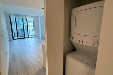 Condo in Miami, Florida, 1 bedroom  № 2010373 - photo 19
