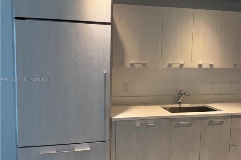 Condo in Miami, Florida, 1 bedroom  № 2010373 - photo 21