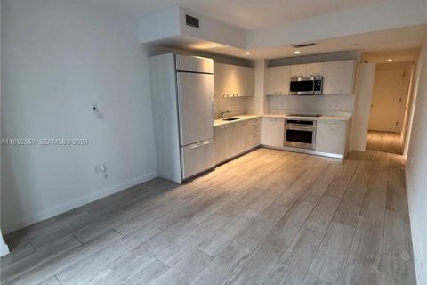 Condo in Miami, Florida, 1 bedroom  № 2010373 - photo 7
