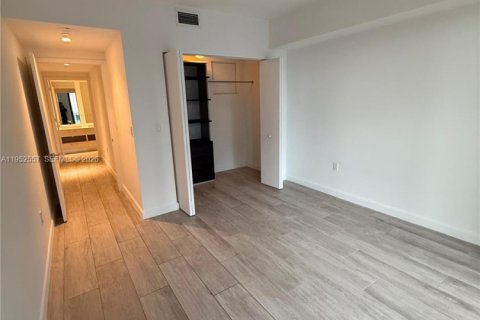 Condo in Miami, Florida, 1 bedroom  № 2010373 - photo 11