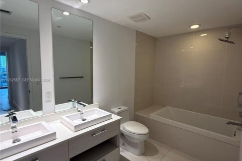 Condo in Miami, Florida, 1 bedroom  № 2010373 - photo 15