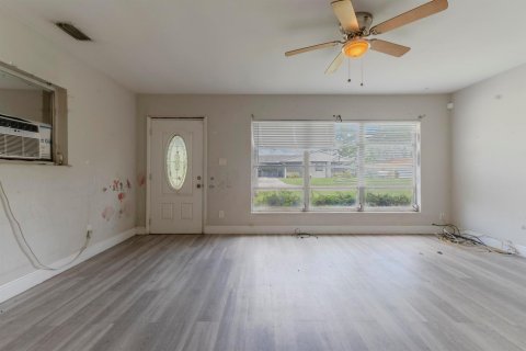 House in Port St. Lucie, Florida 2 bedrooms, 80.27 sq.m. № 2083468 - photo 3