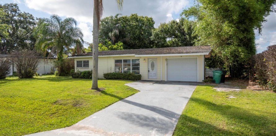 House in Port St. Lucie, Florida 2 bedrooms, 80.27 sq.m. № 2083468