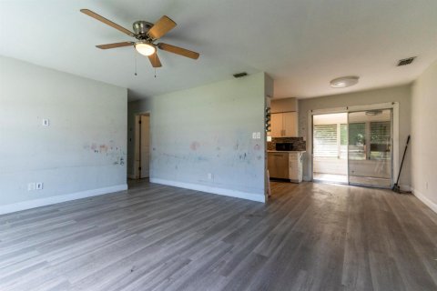 House in Port St. Lucie, Florida 2 bedrooms, 80.27 sq.m. № 2083468 - photo 7