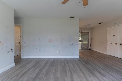 House in Port St. Lucie, Florida 2 bedrooms, 80.27 sq.m. № 2083468 - photo 6