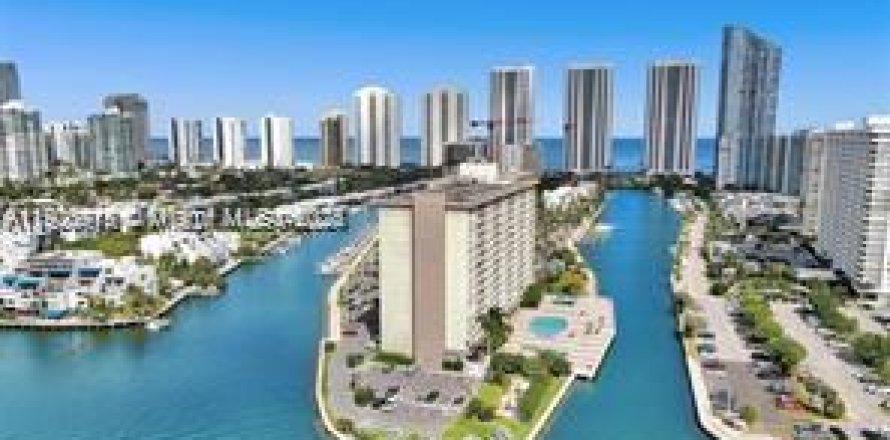 Condo in Sunny Isles Beach, Florida, 1 bedroom № 1952146