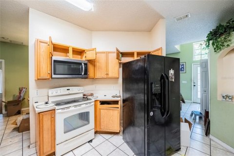 Villa ou maison à vendre à Kissimmee, Floride: 4 chambres, 175.86 m2 № 2137198 - photo 11