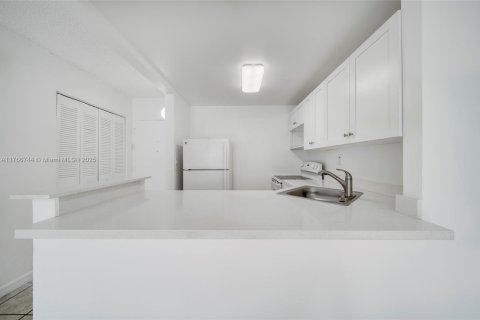 Copropriété à vendre à Miami, Floride: 1 chambre, 55.56 m2 № 2013180 - photo 5