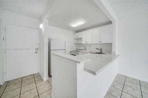 Copropriété à vendre à Miami, Floride: 1 chambre, 55.56 m2 № 2013180 - photo 4