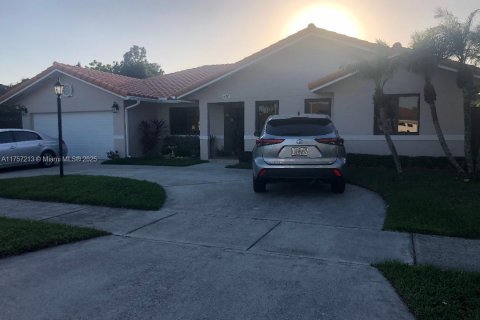 Casa en venta en Miami, Florida, 4 dormitorios, 191.47 m2 № 1503362 - foto 2