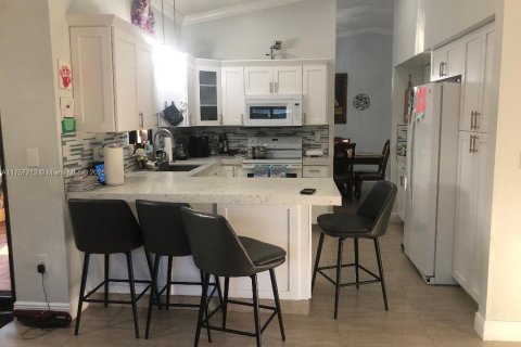 Casa en venta en Miami, Florida, 4 dormitorios, 191.47 m2 № 1503362 - foto 5