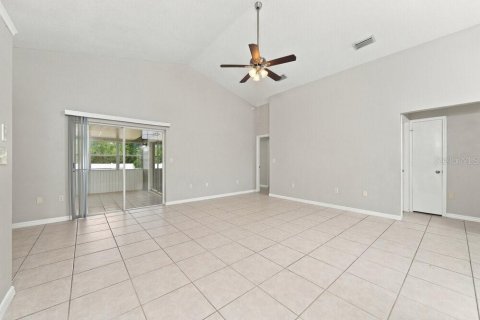 Villa ou maison à louer à Orlando, Floride: 3 chambres, 122.07 m2 № 2406572 - photo 5