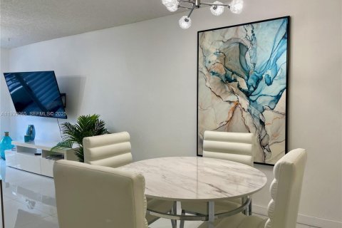 Condominio en alquiler en Miami Beach, Florida, 2 dormitorios, 91.97 m2 № 1991822 - foto 13