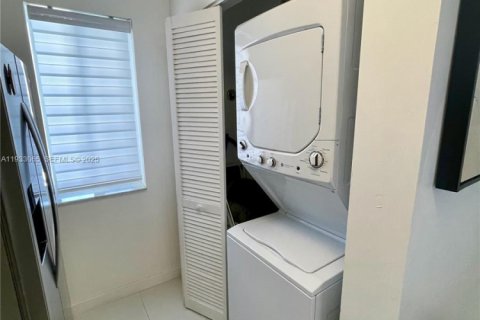 Condominio en alquiler en Miami Beach, Florida, 2 dormitorios, 91.97 m2 № 1991822 - foto 12